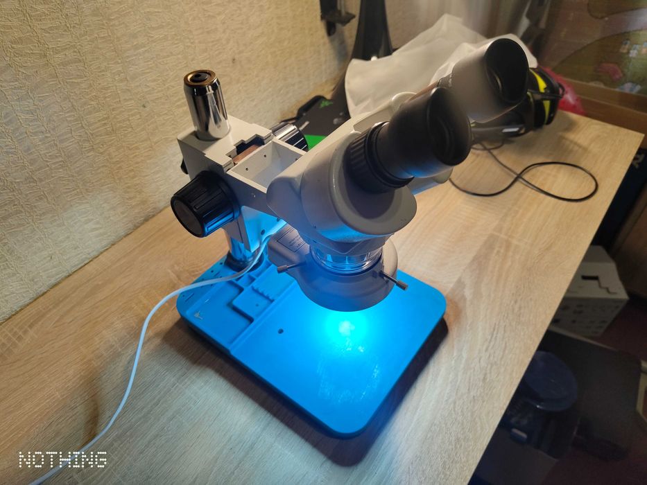 Мікроскоп бінокулярный.