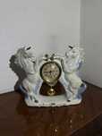 Relógio de Porcelana com 2 cavalos