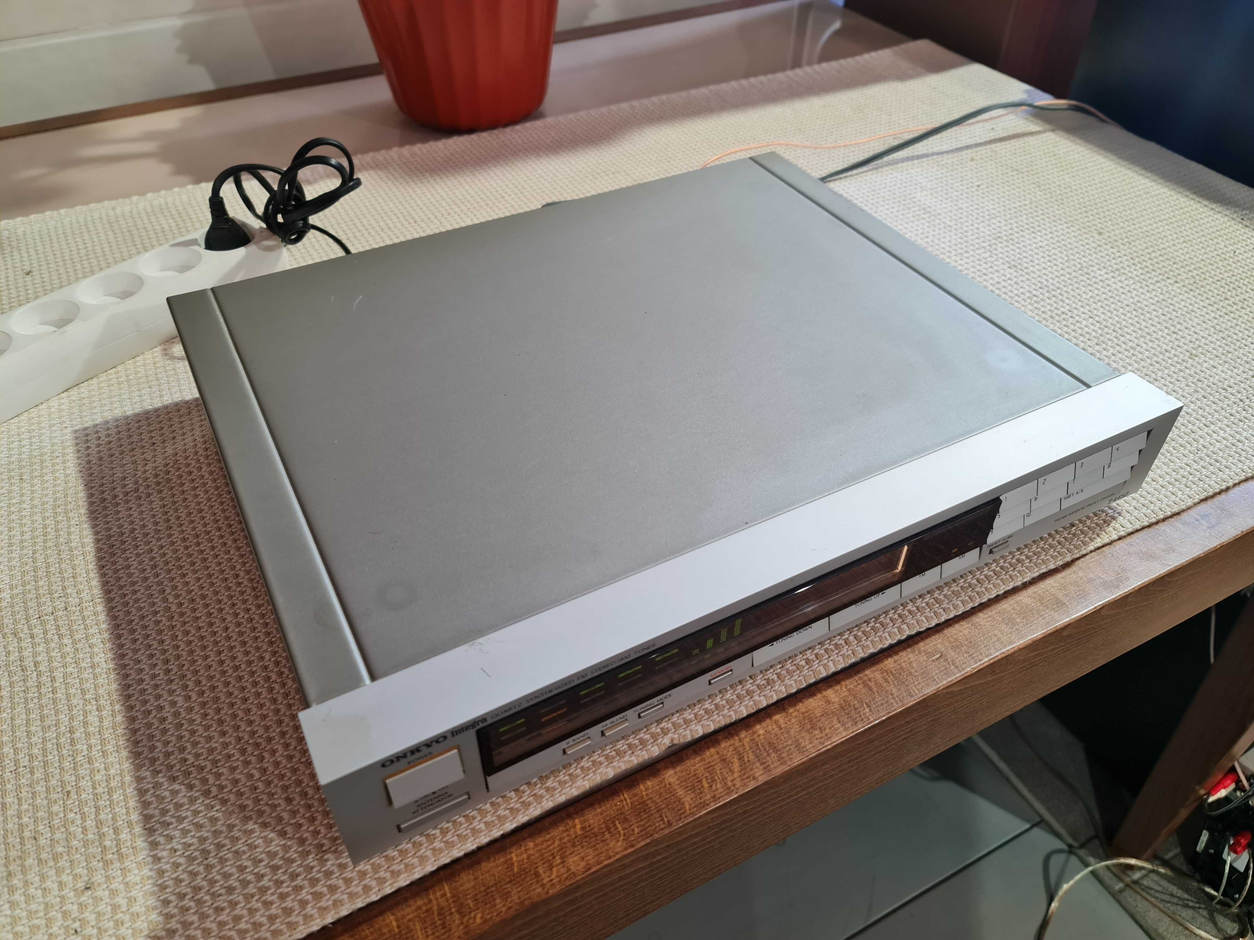 Стерео тюнер Onkyo T-4450 Integra