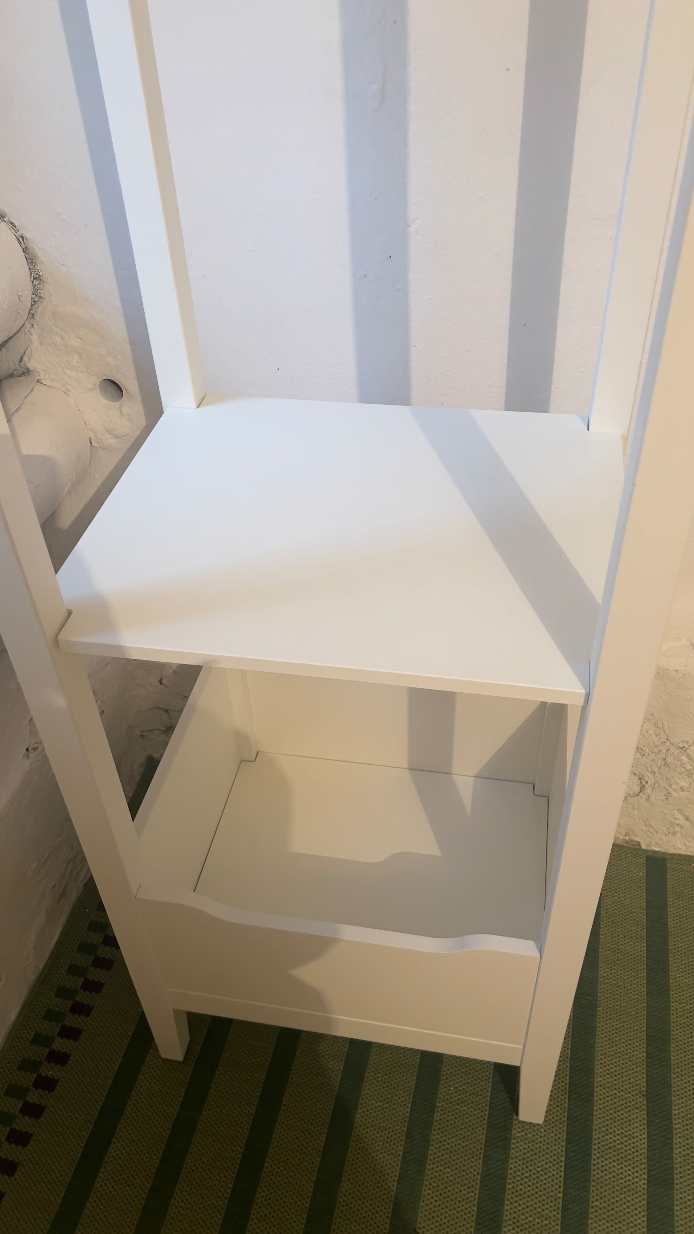 Szafa Ikea Idanas otwarta szafka biała wieszak