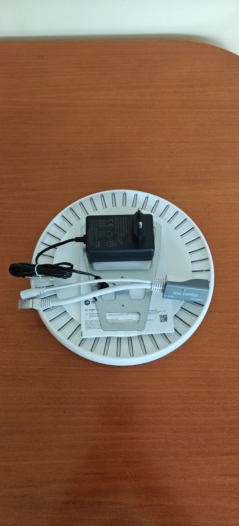 MIKROTIK ROUTERBOARD CAP AX (cAPGi-5HaxD2HaxD) Access Point wzmacniacz