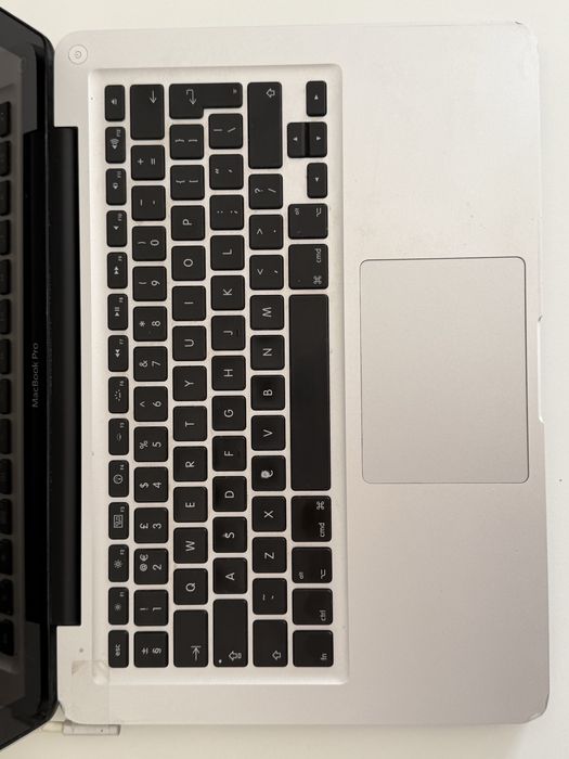 MacBook Pro 13” 2011 – SSD + carregador – só ligado à corrente
