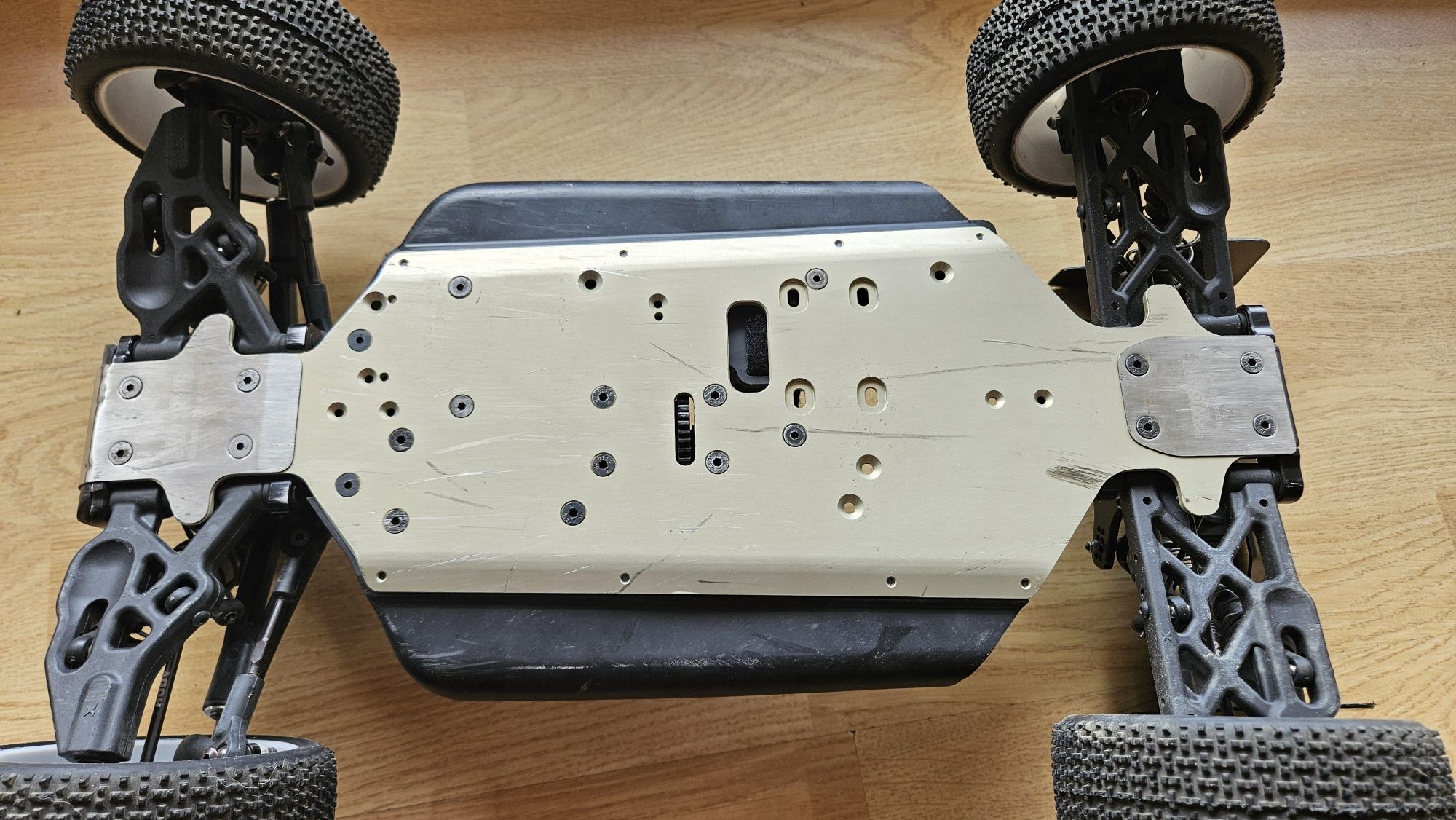 Model RC Xray XB8E 2020 buggy jak nowy