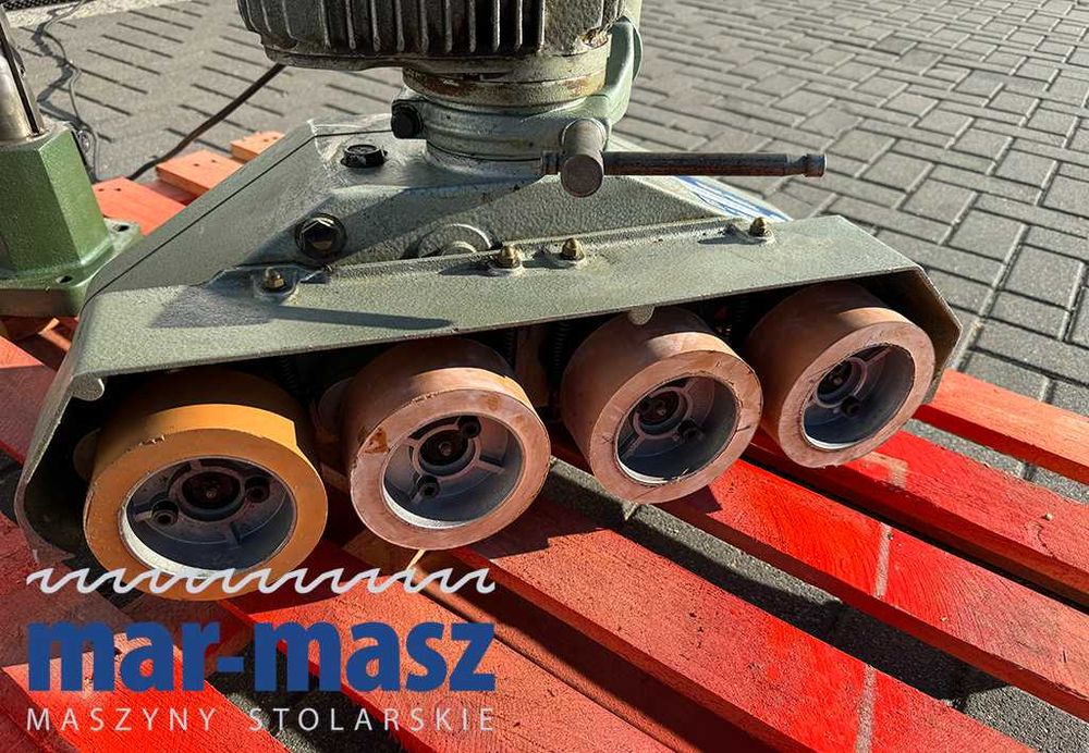 Posuw mechaniczny 4-rolkowy