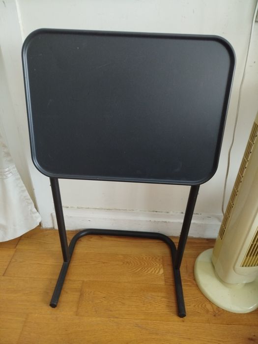Pequena mesa maleável