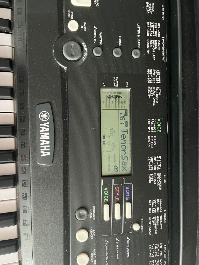 Keybord  yamaha EZ-220