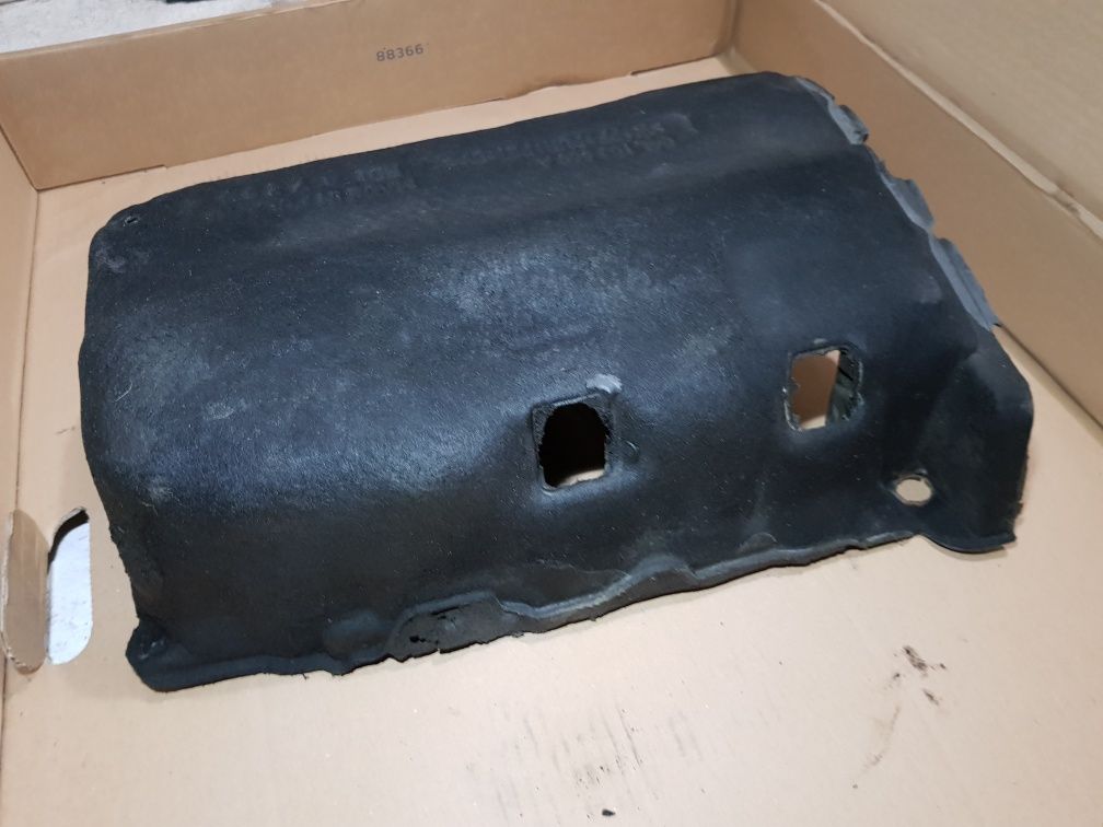 04L103660A osłona miski olejowej Audi A3 8V 1.6 i 2.0 TDI