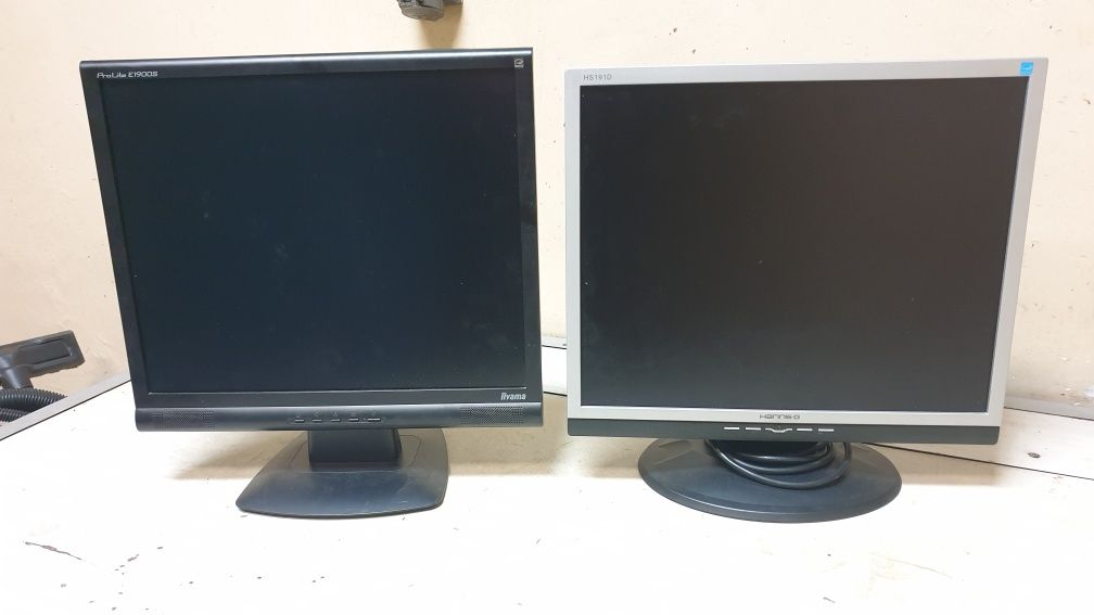 Monitor komputerowy LCD 19 cali VGA DVI używane