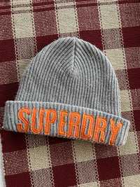 Szara czapka z pomarańczowym napisem Superdry