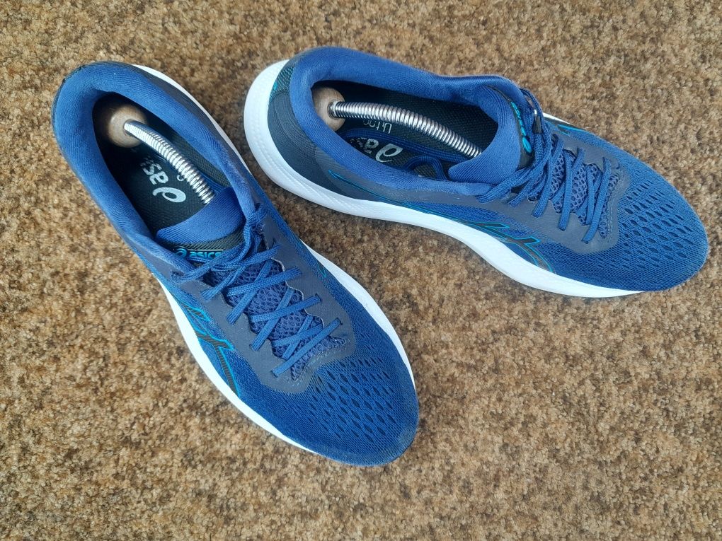 Кросівки літо оригінал Asics 42 розмір.