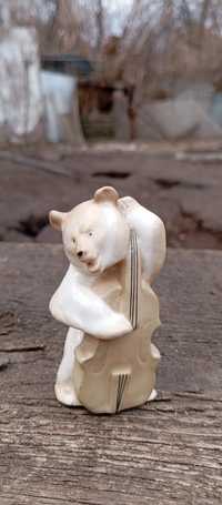 Фигурка медведь с контрабасом