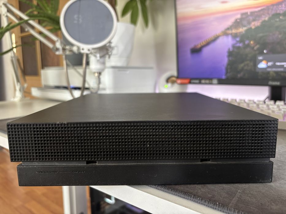 XBOX ONE X nie uszkdzony 1TB