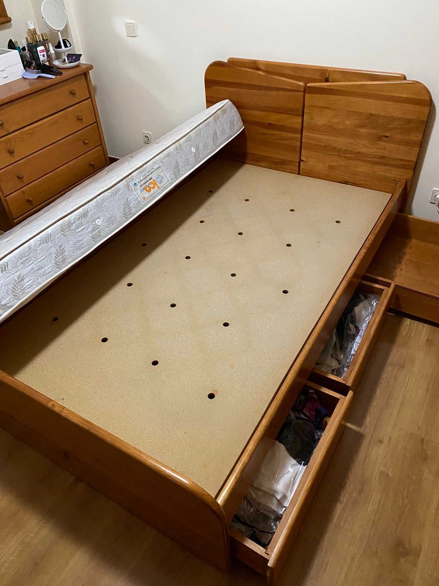 Cama de madeira c/ colchão + gavetas (solteiro) [Mobília CERNE]