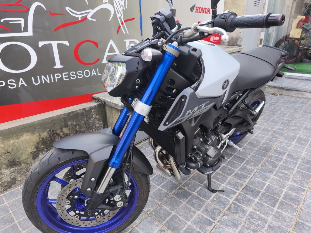 Yamaha MT 09 edition blue racing