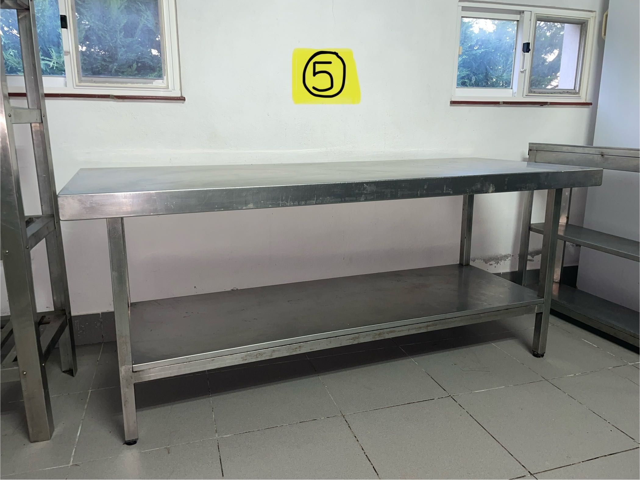 Várias bancadas em Inox