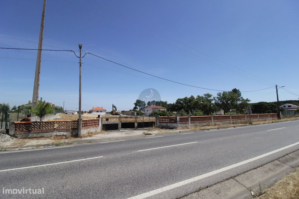 Parque p 100 camiões c casa e armazéns à Nacional3
