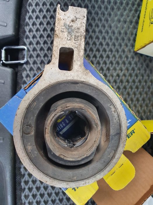 Оригинальные сайлентблоки переднего рычага (задние) explorer 2011-2018