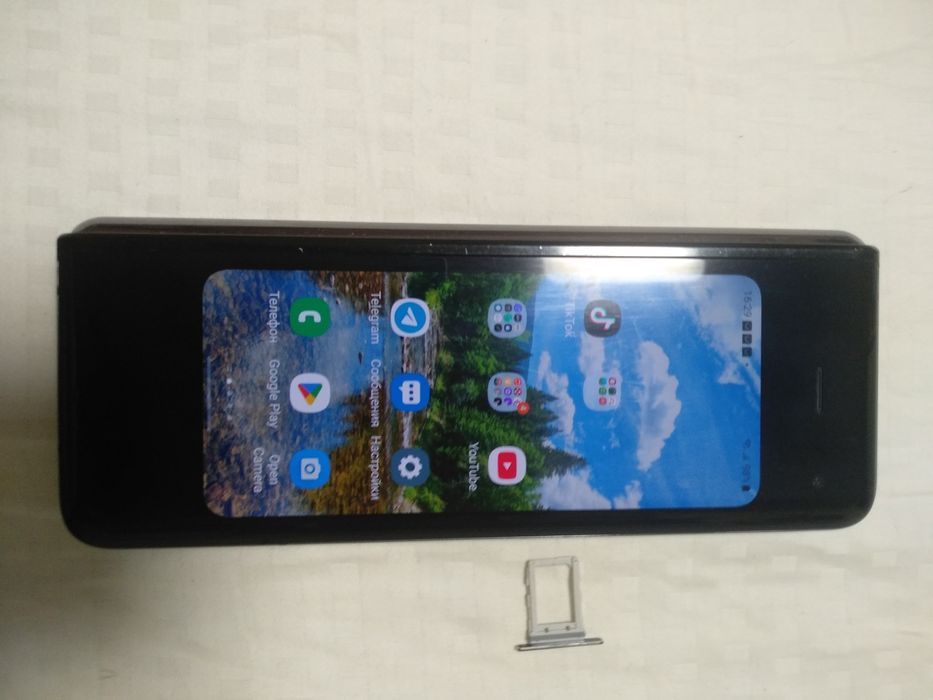 Samsung galaxy fold 12/512