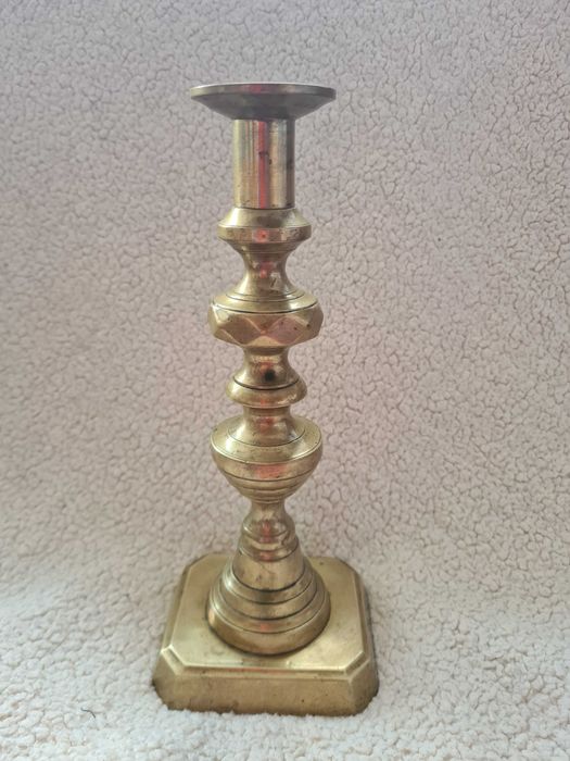 Świecznik mosiężny