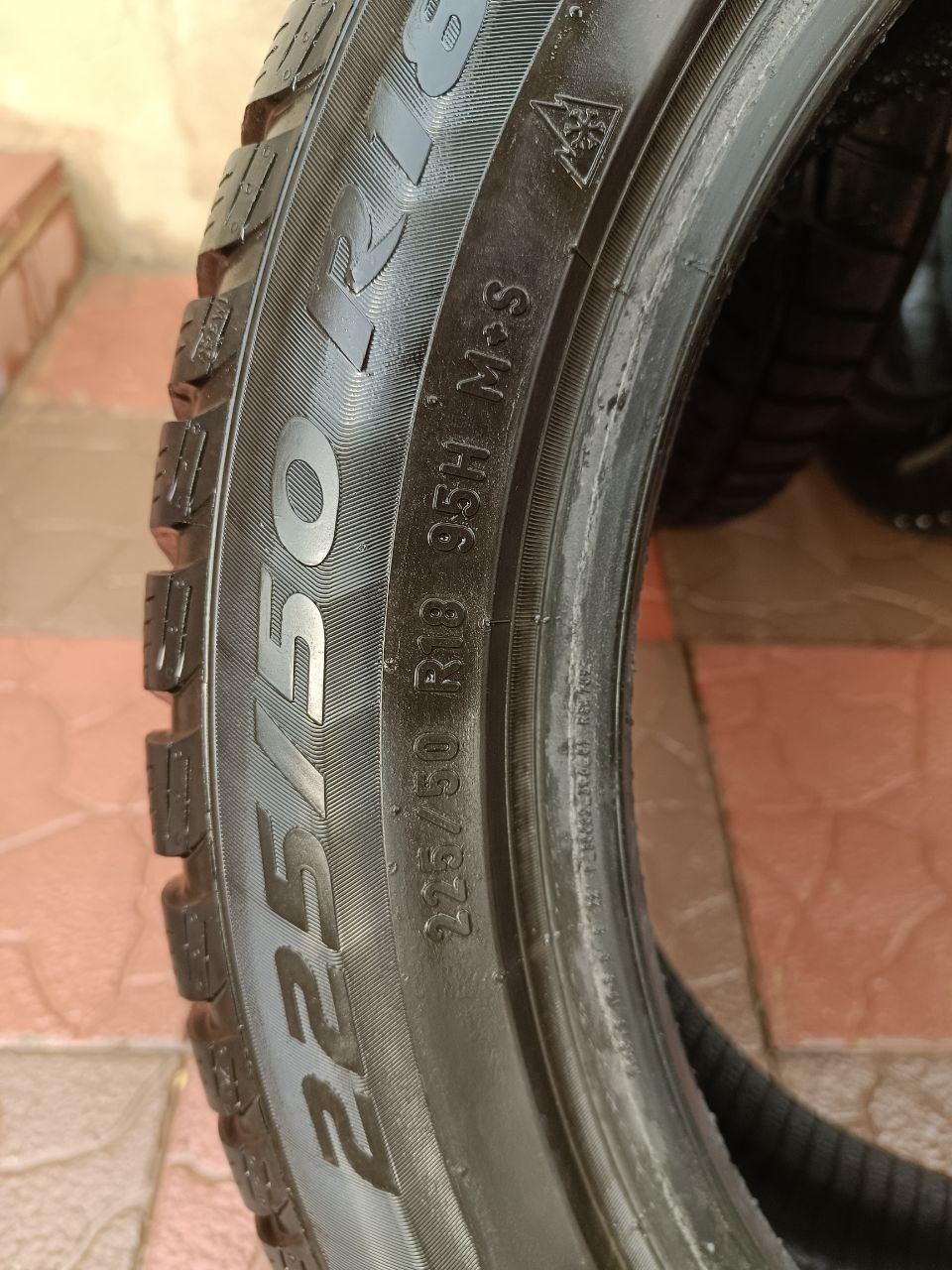 Шини, гума на авто, зимова резина Pirelli sottozero 3 225/50/R18 rf