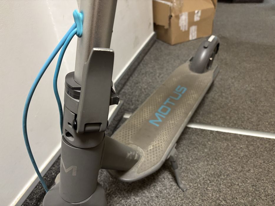Motus Scooty 10 2022 - stan bardzo dobry!
