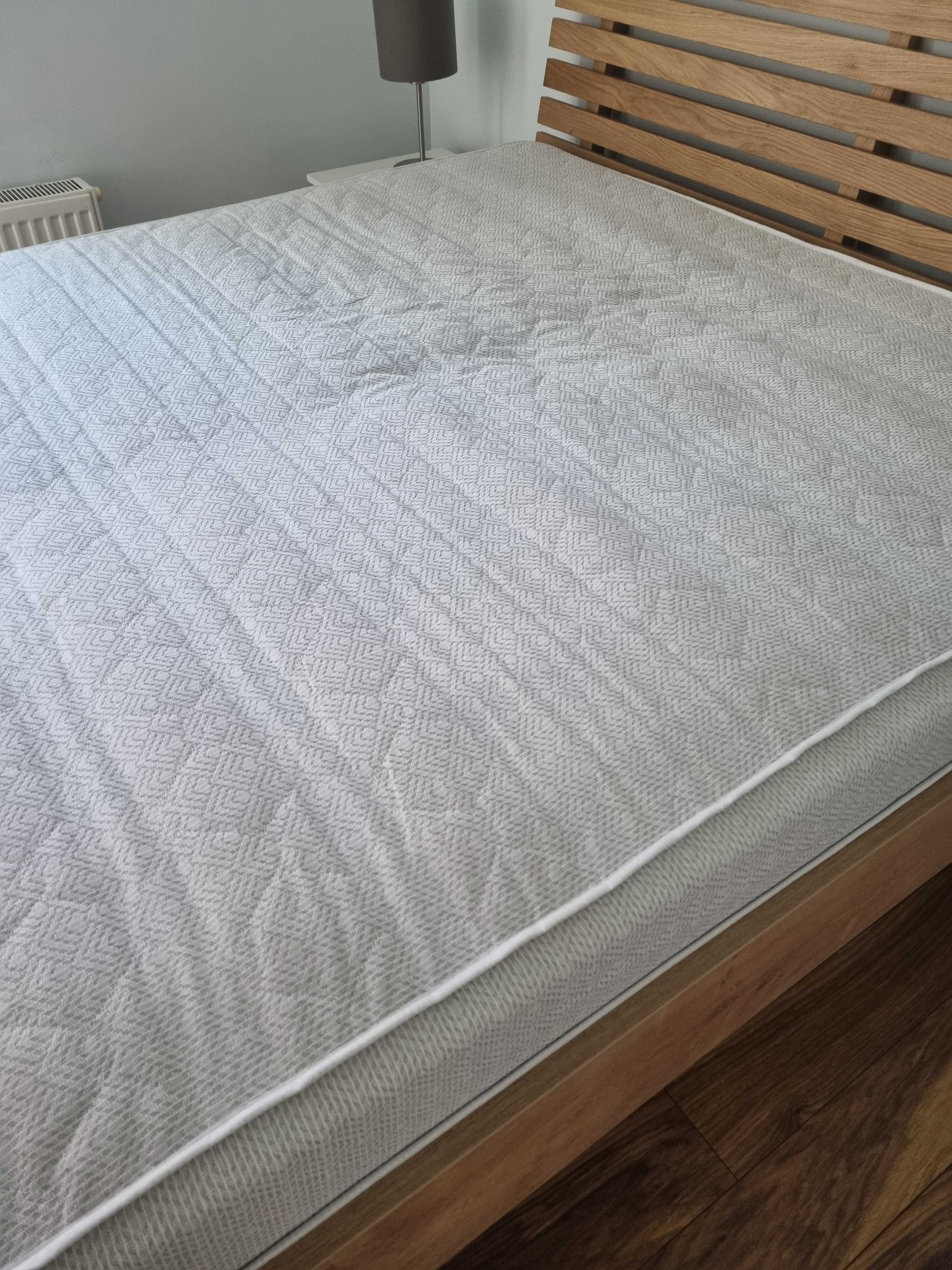 Materac 160x200 w dobrym stanie