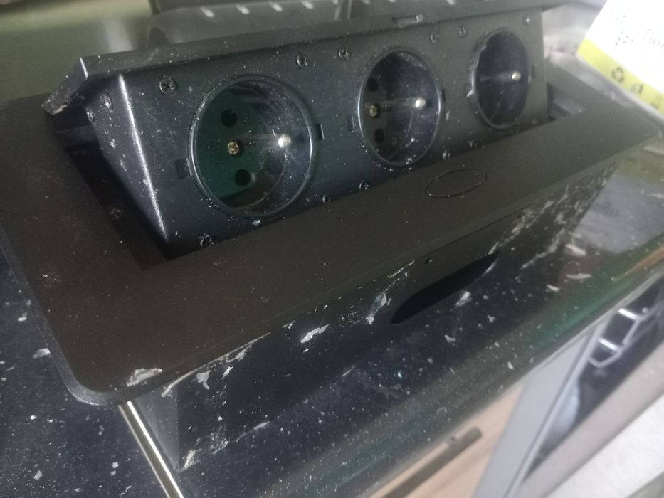 Listwa zasilająca do mebli