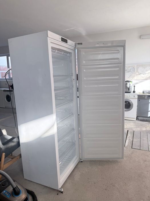 Морозильна камера Bauknecht 176 см