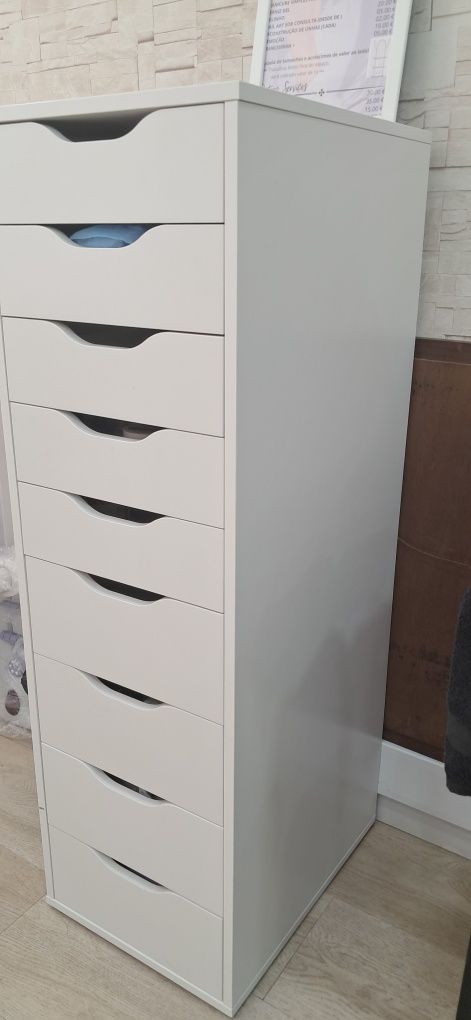 Vendo armario Ikeia com 9 gavetas