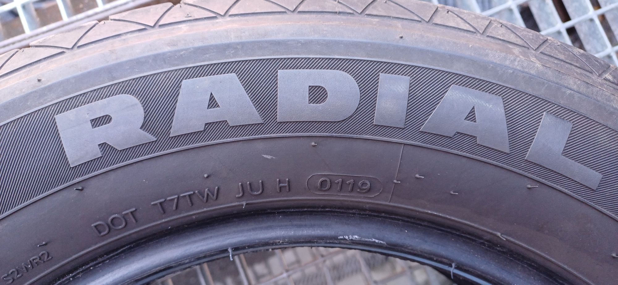 225/60R16C HANKOOK , dwie opony letnie wzmacniane.