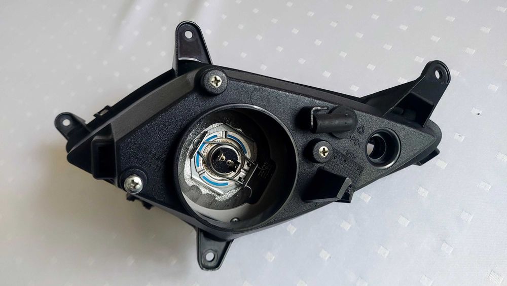 YAMAHA YZF-R 125 08-13 lampa prawa przód