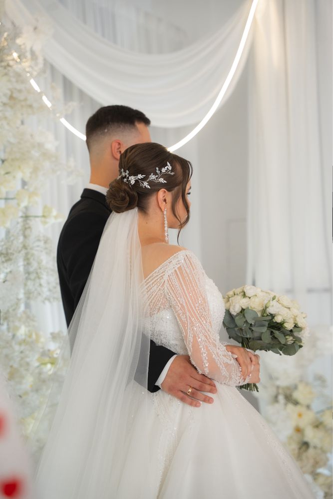 Весільна Сукня зі шлейфом