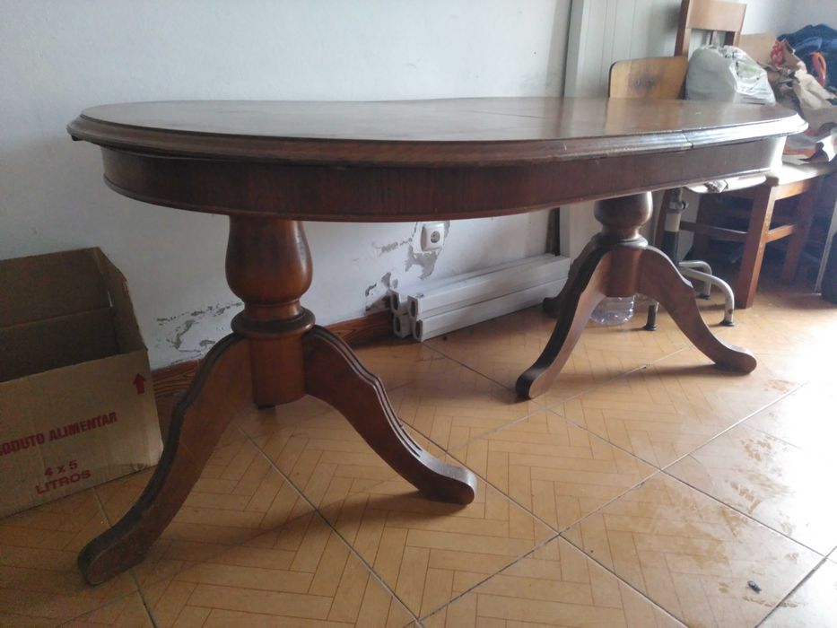 Mesa de madeira antiga