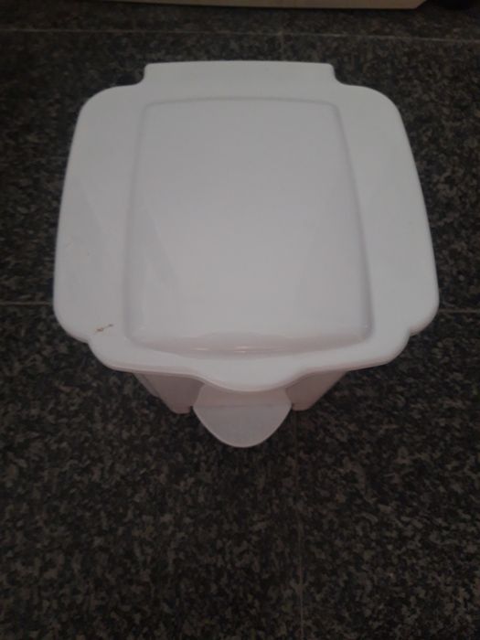Caixote de lixo pequeno
