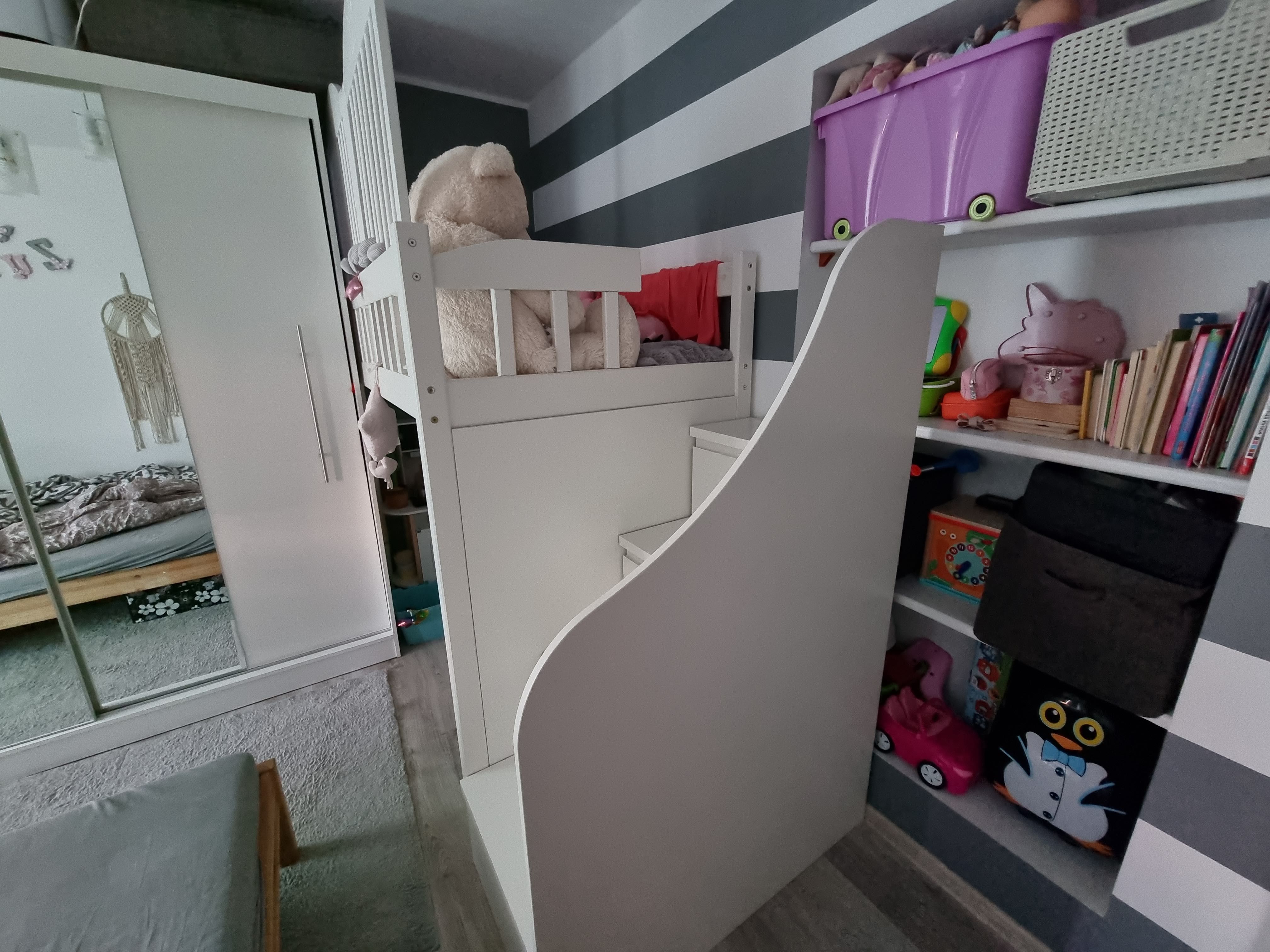 Łóżeczko dziecięce piętrowe ze schodami i szufladami