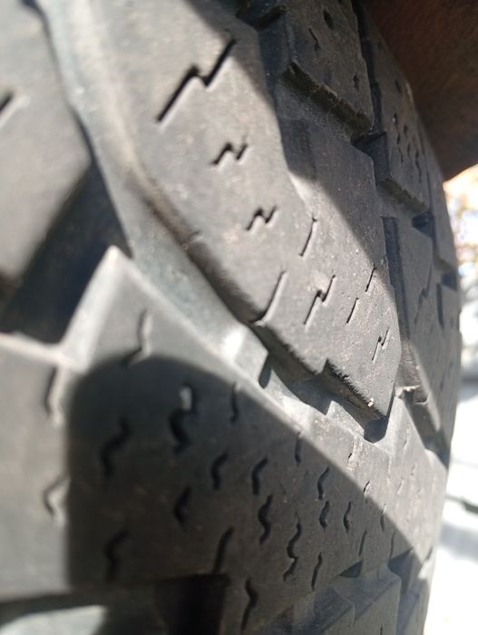 Продам  зимнюю резину 225/65 R17