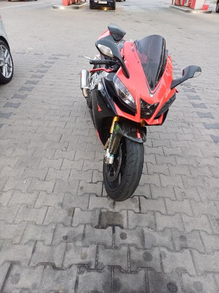 Aprilia rsv4 2010r