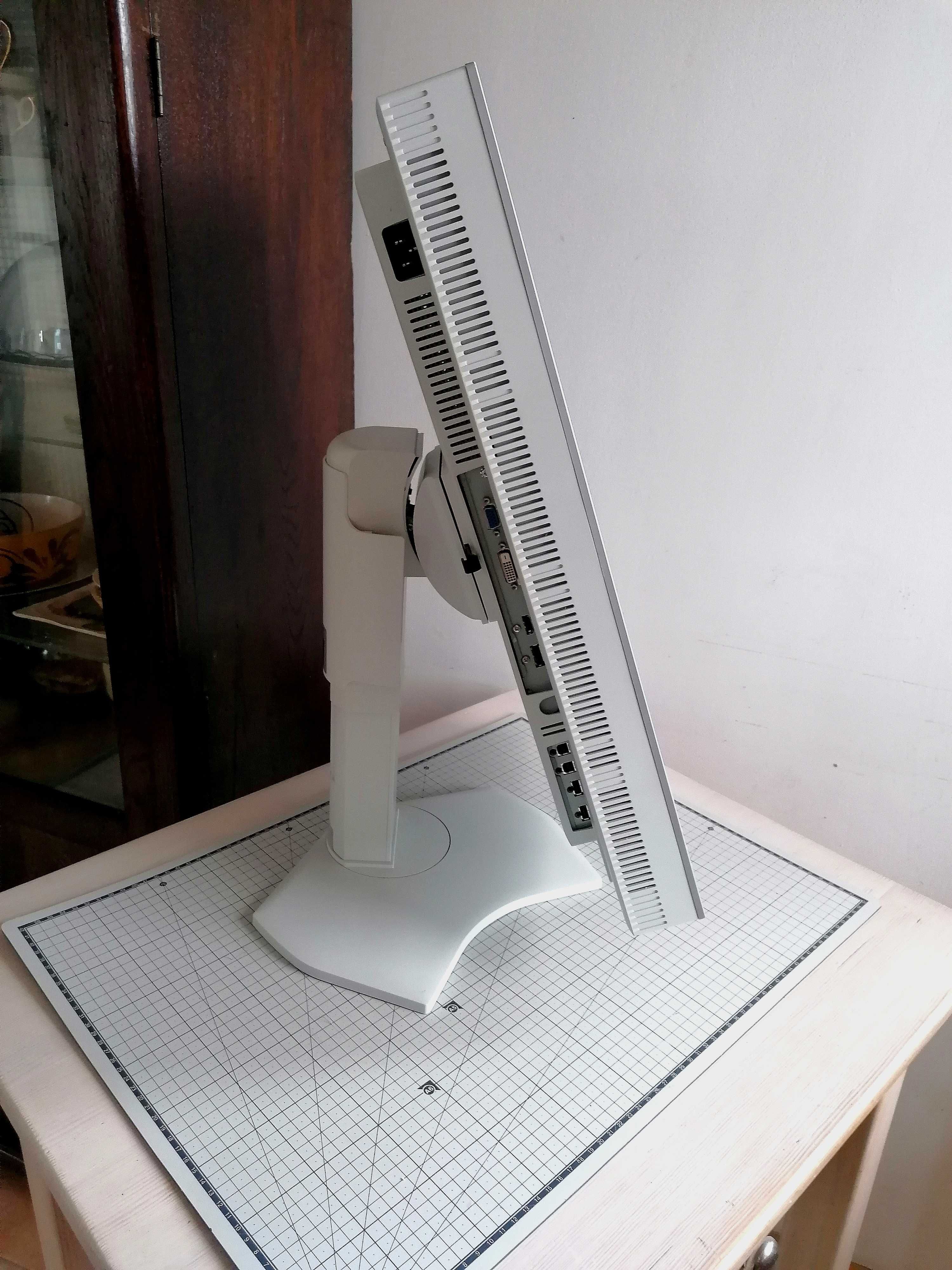 Monitor 24" NEC MultiSync P242W