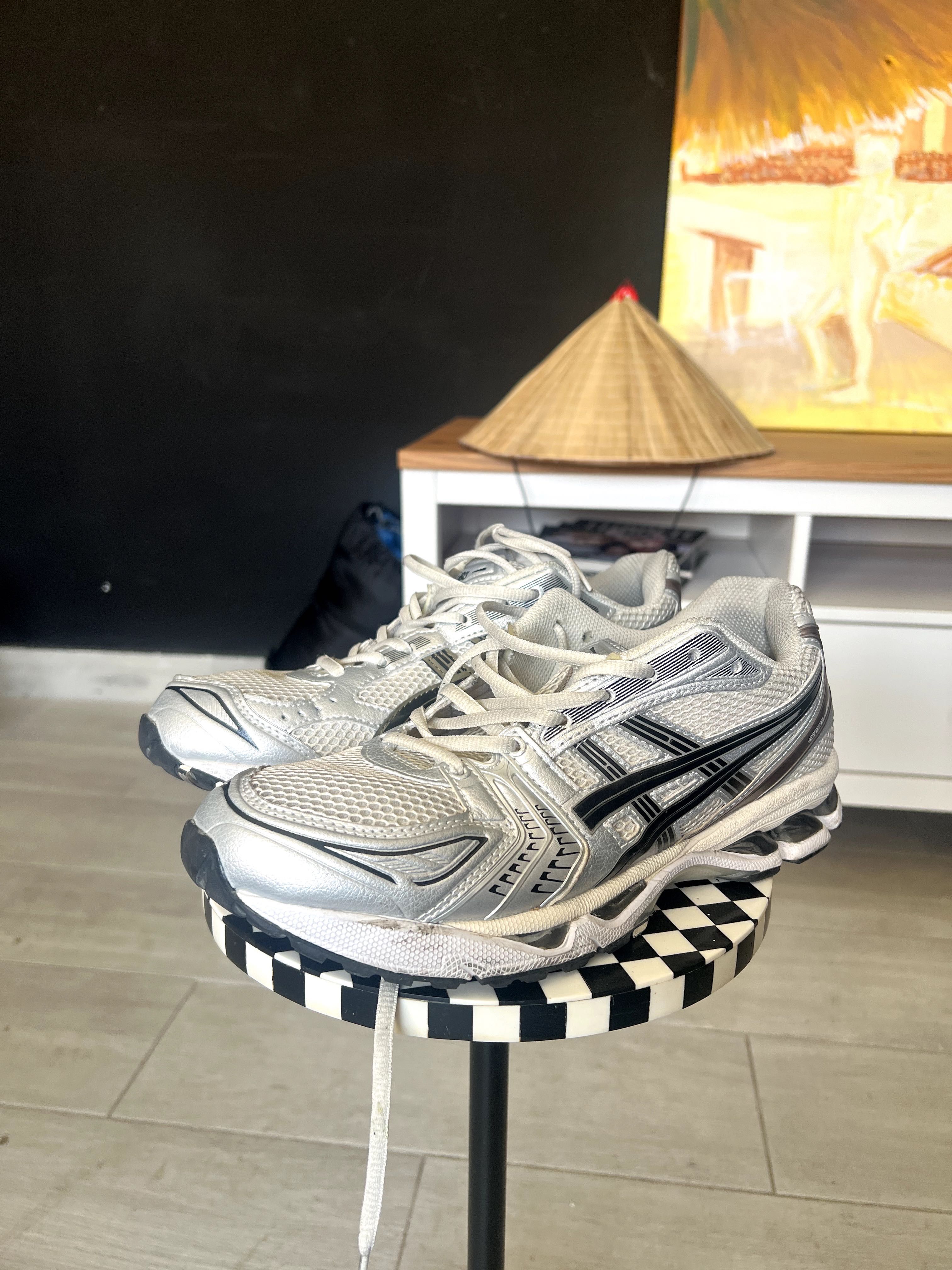ASICS GEL-KAYANO 14 – Prateado/Branco