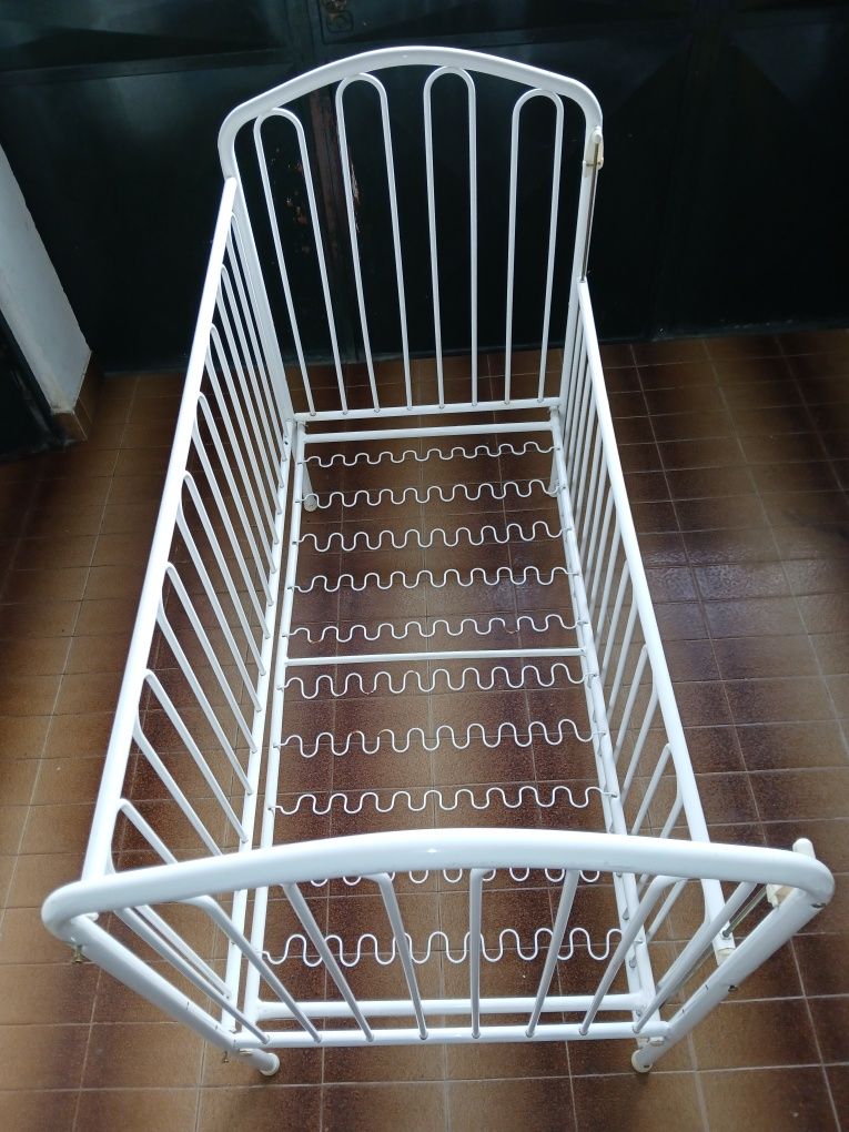 BERÇO NEGOCIÁVEL em aço lacado