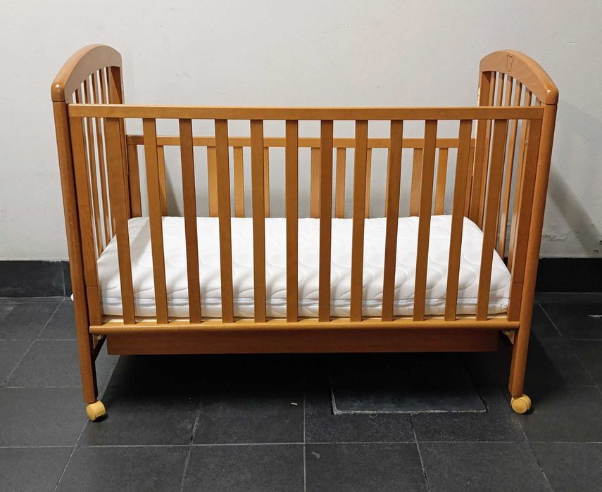 Berço/cama de bebé com grades da Prénatal. Oferta de colchão