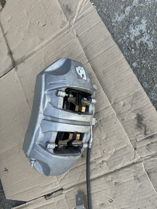 Супорт передній правий tesla model Y