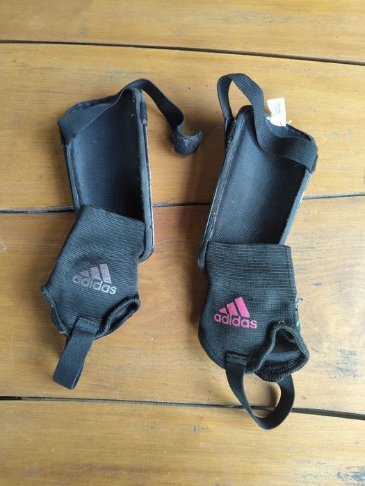 Ochraniacze sportowe na piszczele Adidas