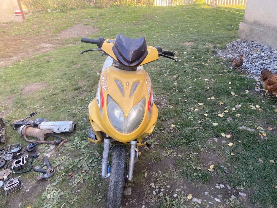 Скутер і запчастини і розбор 4000 за всьо 80 кубів