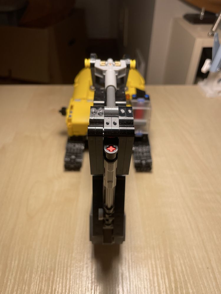 Lego 42121 Wytrzymała koparka TECHNIC