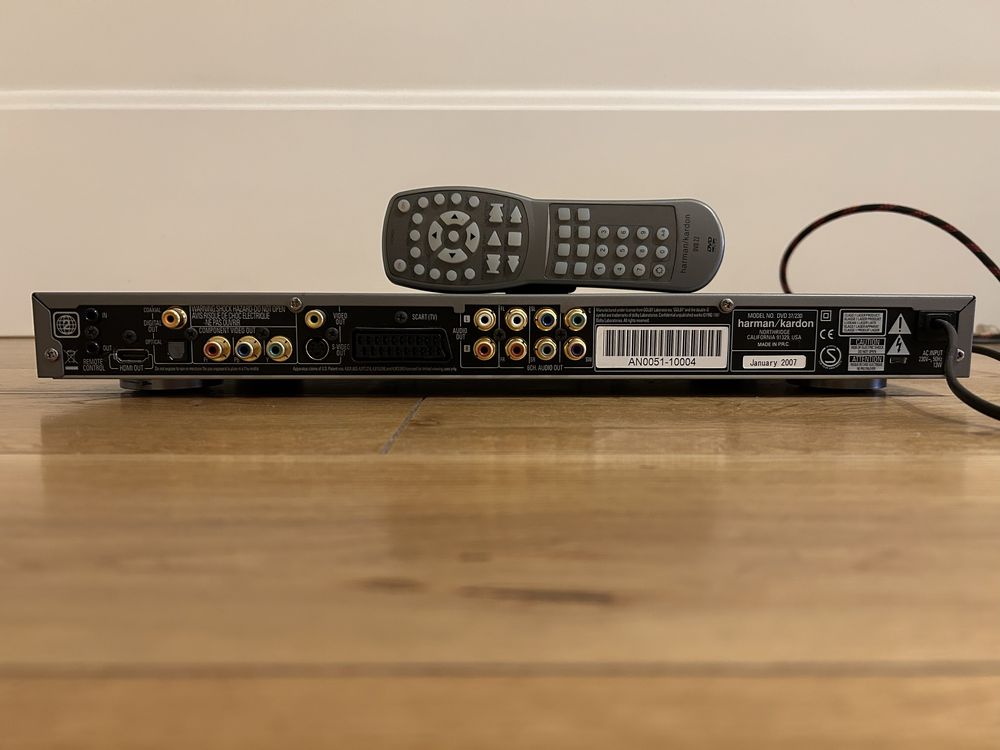 Harman Kardon DVD 37 HDMI + Pilot