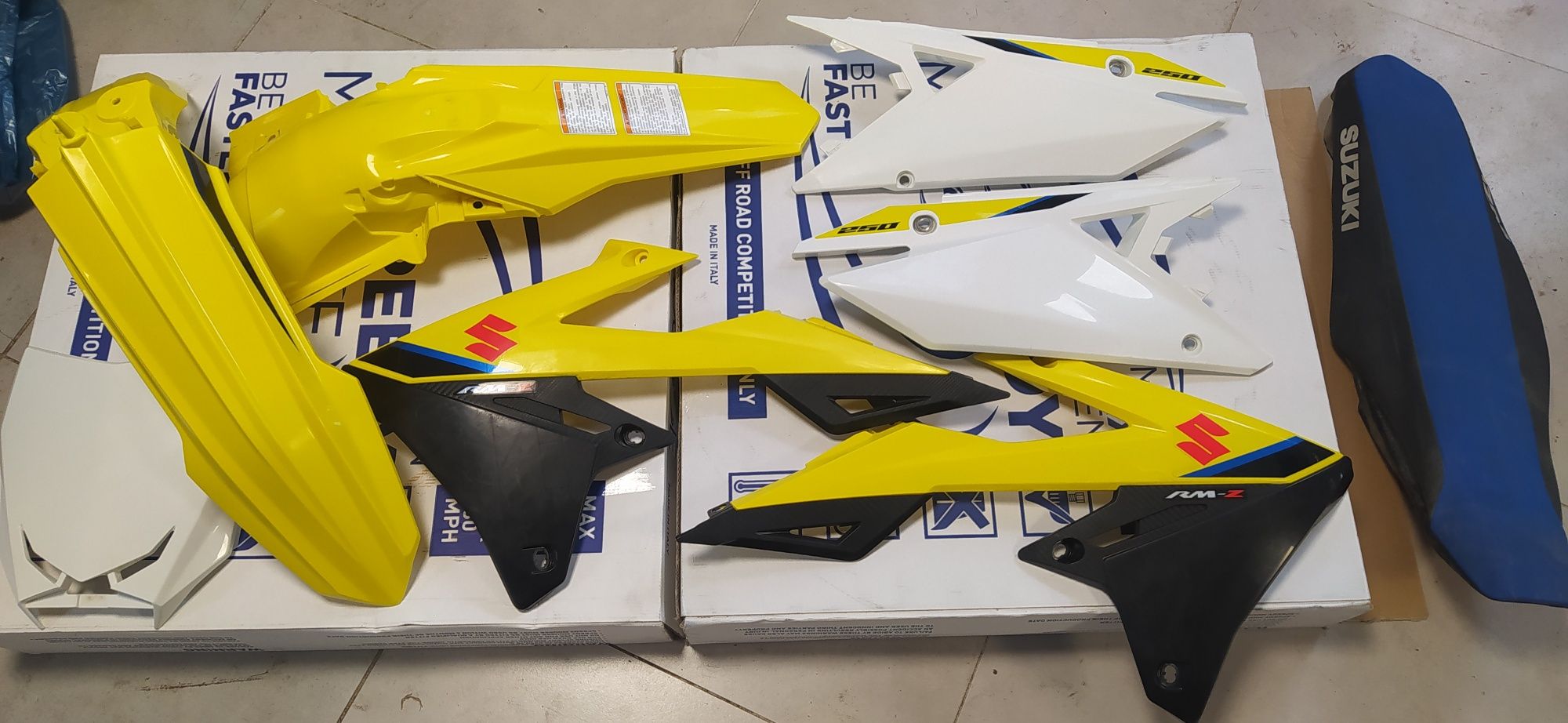 Plastiki owiewki OEM oryginalne Suzuki rmz 250 od 2019 rmz 450 od 2018