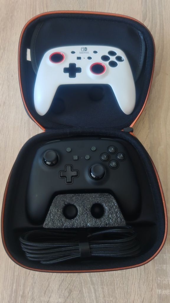 Pad do Nintendo Switch 1/2 z dodatkowymi przyciskami. Jak nowy z gwara