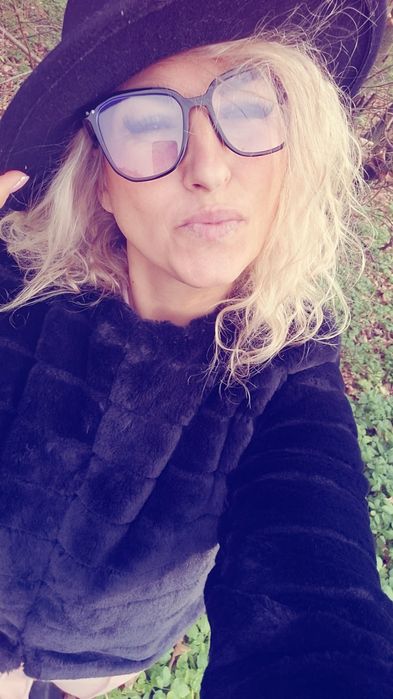 Czarny kapelusz damski wiosenno Jesienny