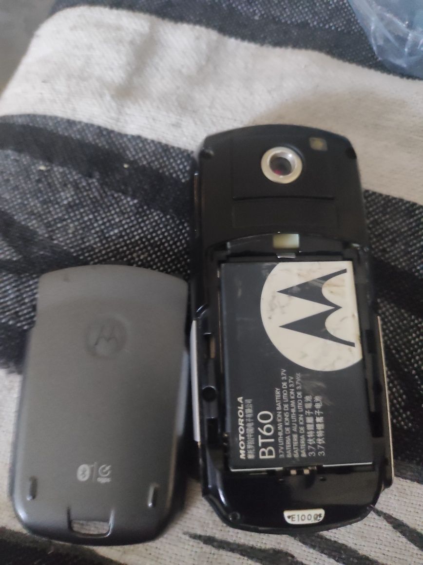 Vendo telemóvel Motorola E1000+ auricular ler a descrição